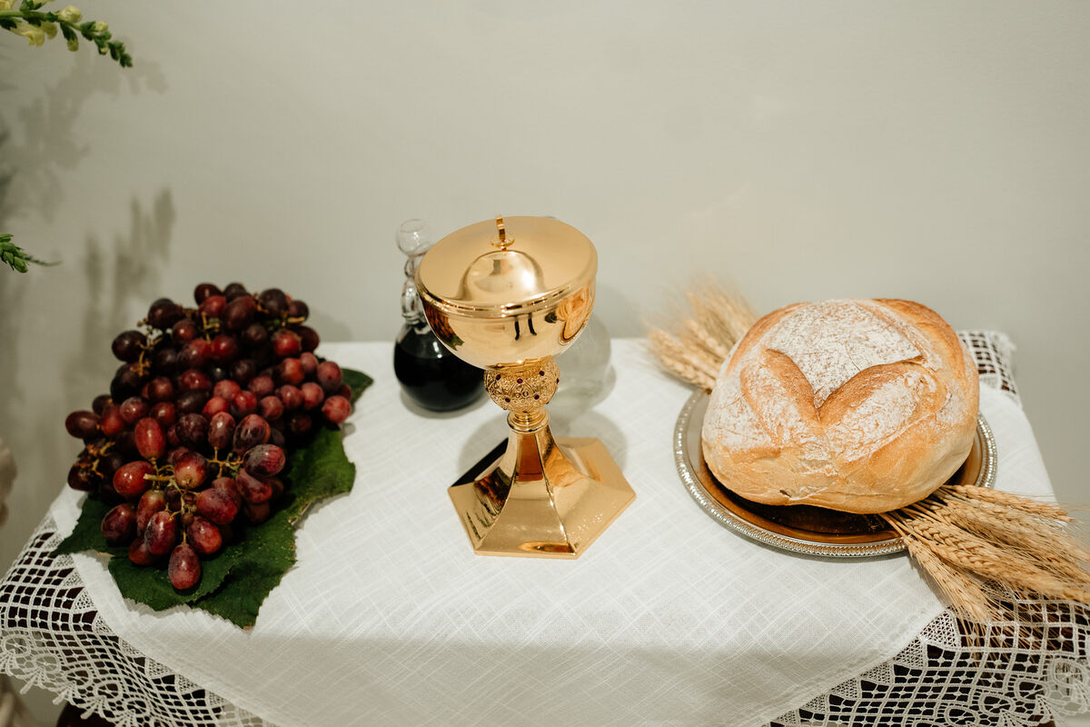 Eucharistic chalice with grapes and bread