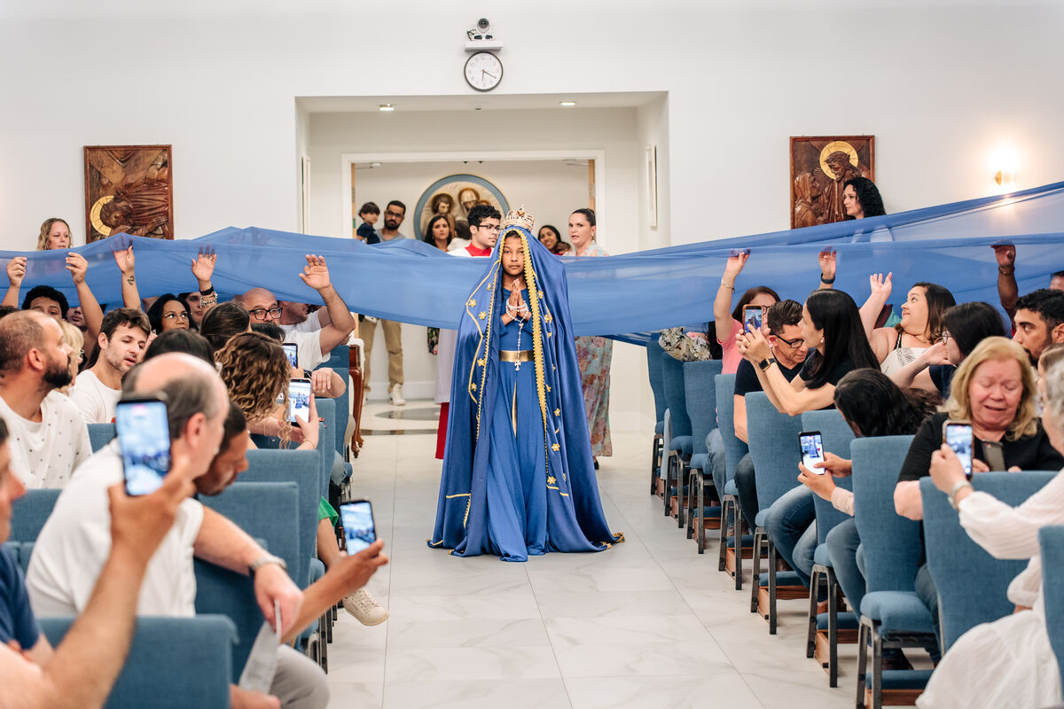 Marian procession with the blue veil during the May Crowning